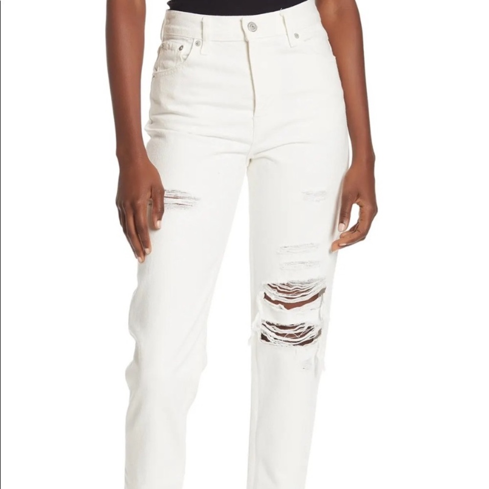 “Levi’s” vintage inspired white denim high rise distressed mom jean- 24
